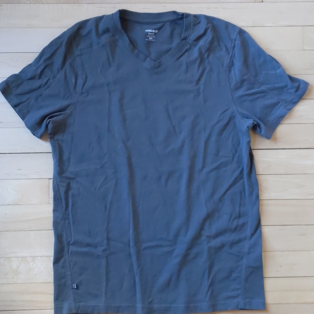 Men's organic cotton v-neck tee